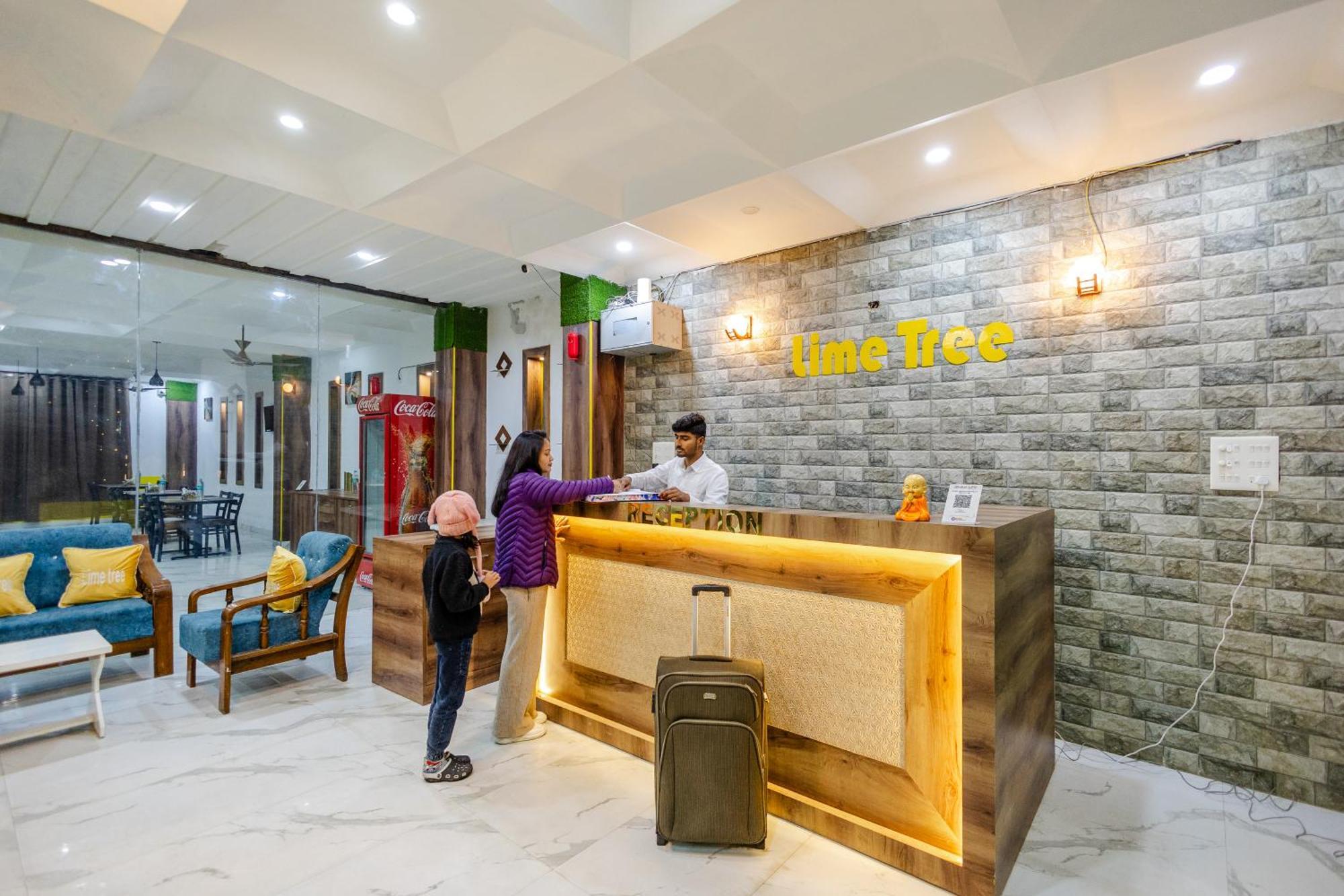 Lime Tree Hotel And Banquet Vrindāvan エクステリア 写真