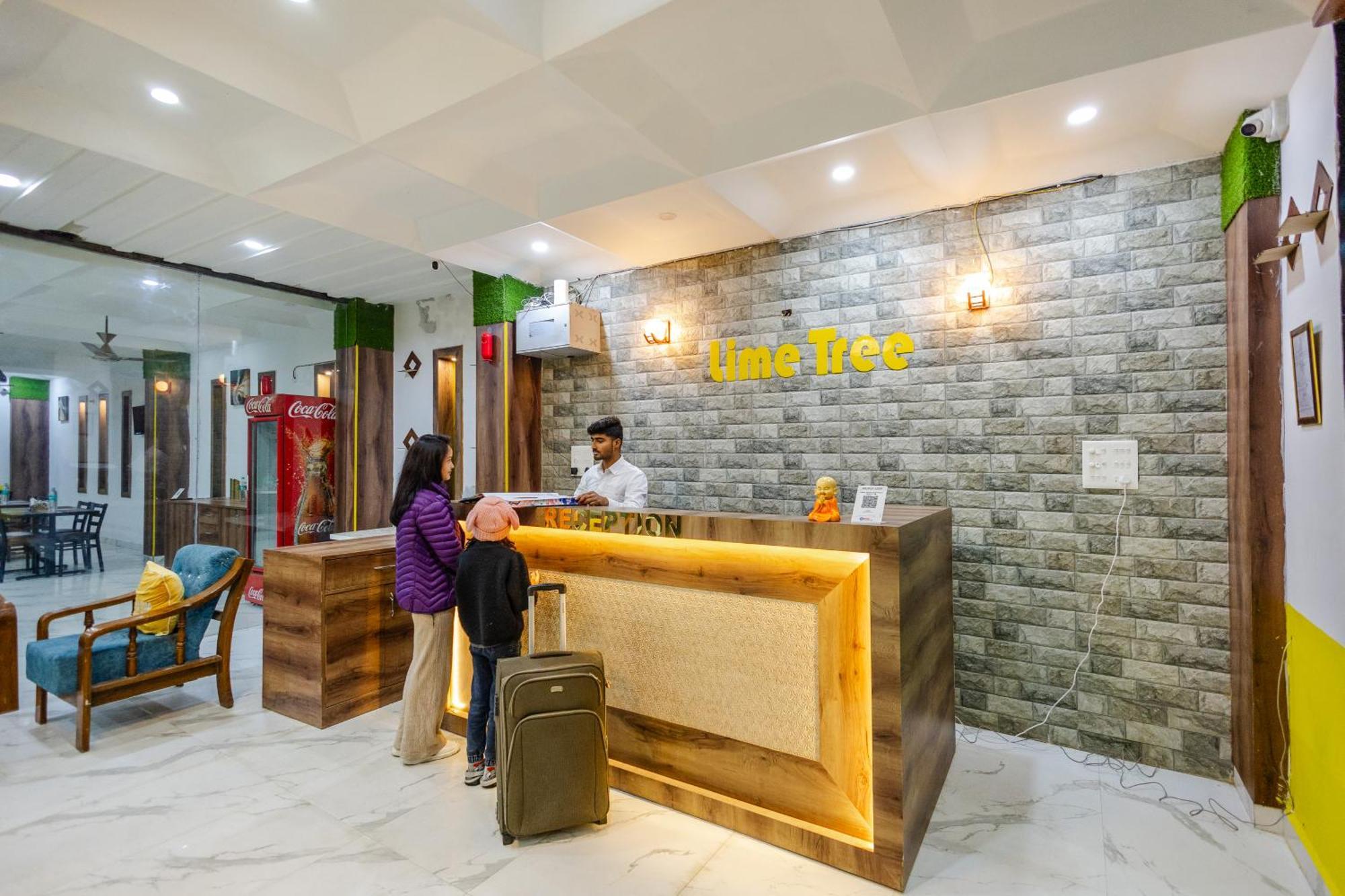 Lime Tree Hotel And Banquet Vrindāvan エクステリア 写真