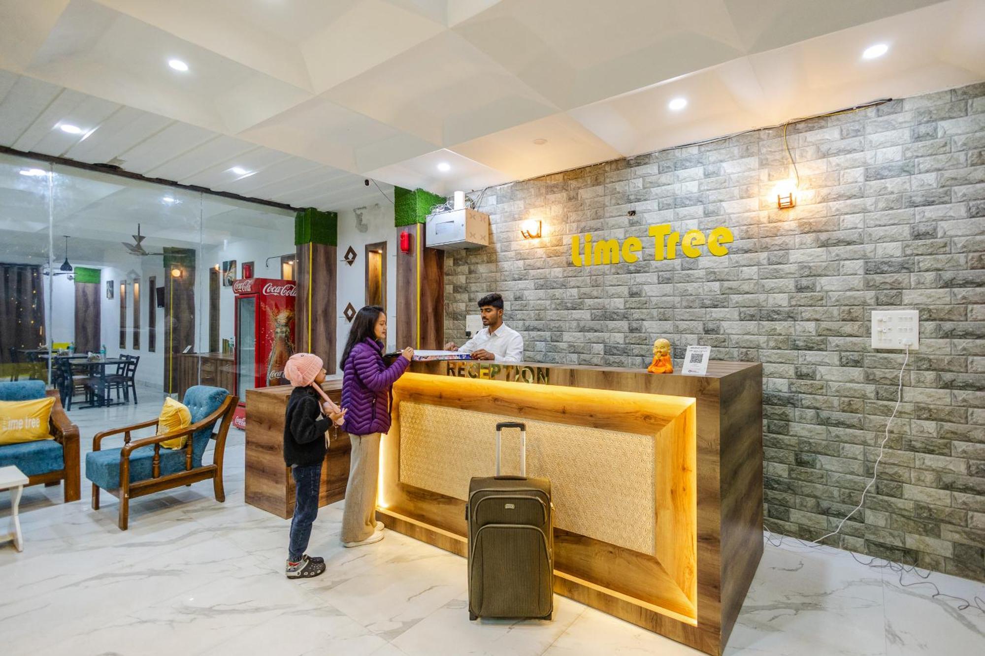 Lime Tree Hotel And Banquet Vrindāvan エクステリア 写真
