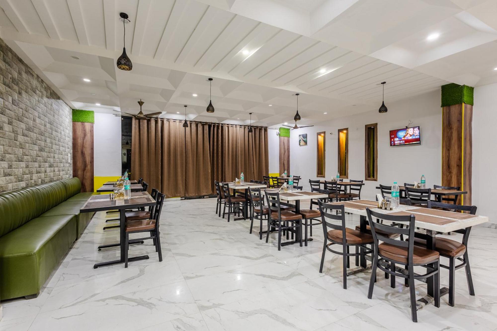 Lime Tree Hotel And Banquet Vrindāvan エクステリア 写真